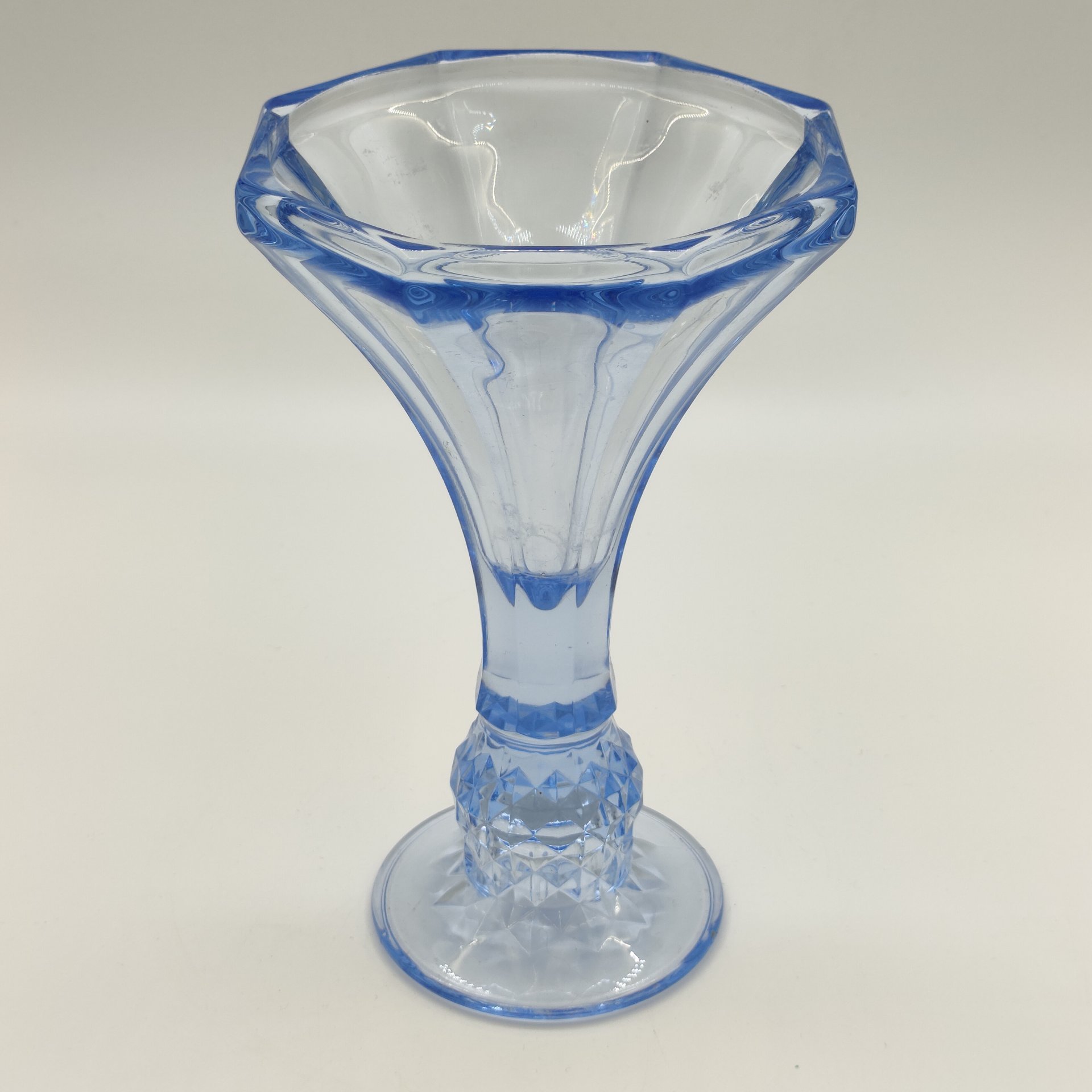 Ваза (подсвечник) синего оттенка на ножке с рельефным декором, цветное стекло, пресс, Восточная Европа, 1960-1980 гг.