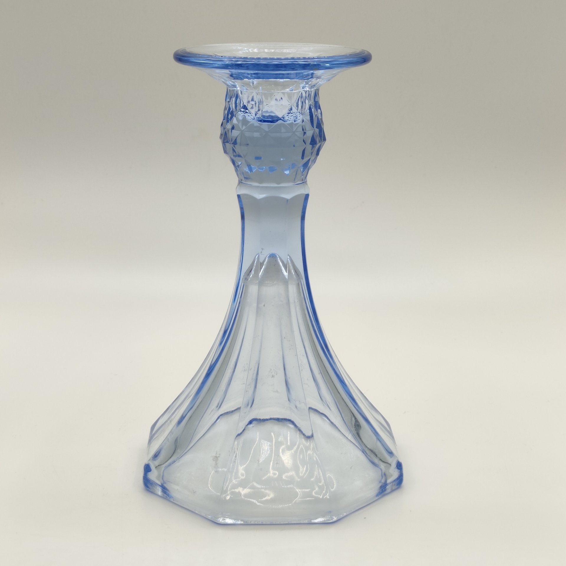 Ваза (подсвечник) синего оттенка на ножке с рельефным декором, цветное стекло, пресс, Восточная Европа, 1960-1980 гг.