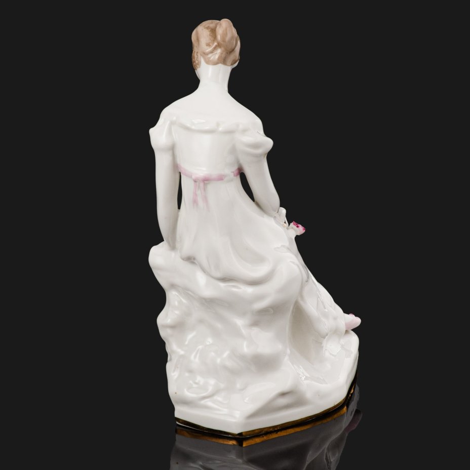 Статуэтка "Татьяна Ларина", скульптор Цепелев М. И., фарфор, роспись, золочение, Дмитровский фарфоровый завод (ДФЗ Вербилки), Дмитровский фарфоровый завод (ДФЗ Вербилки)