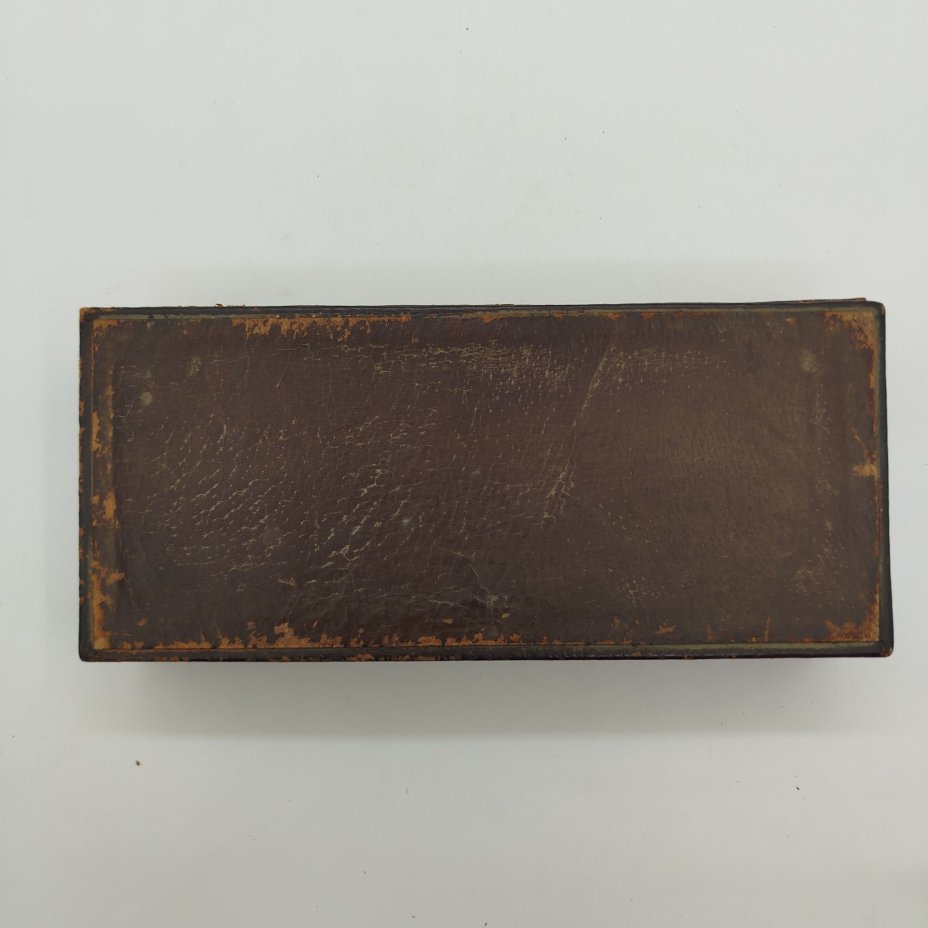 Шкатулка прямоугольной формы, металл, картон, кожа, Россия, 1910-1940 гг.