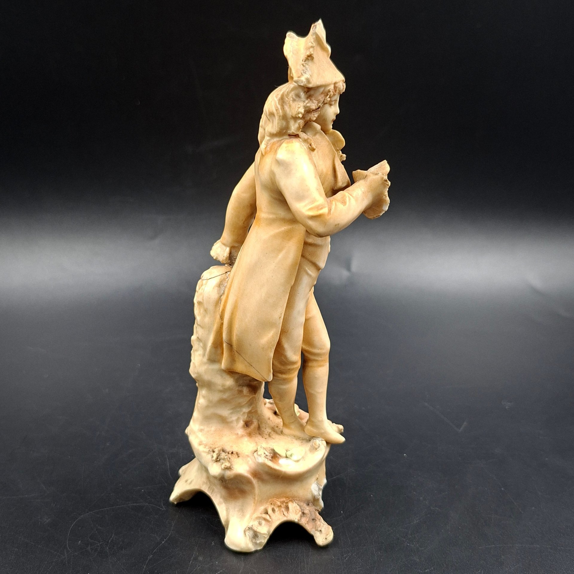 Статуэтка "Галантный кавалер", фарфор, роспись, Западная Европа, 1880-1920 гг.