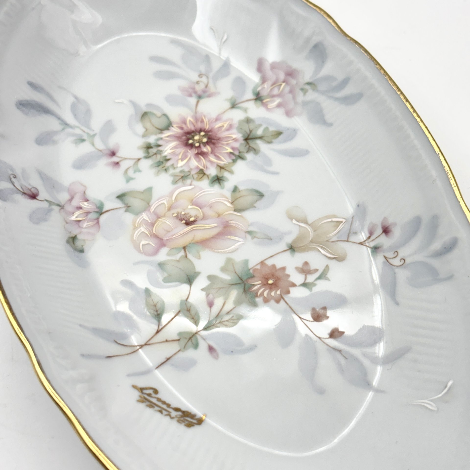 Селедочница, украшенная нежным цветочным декором, фарфор, деколь с подрисовкой, Limoges, Франция, 1970-2000 гг.