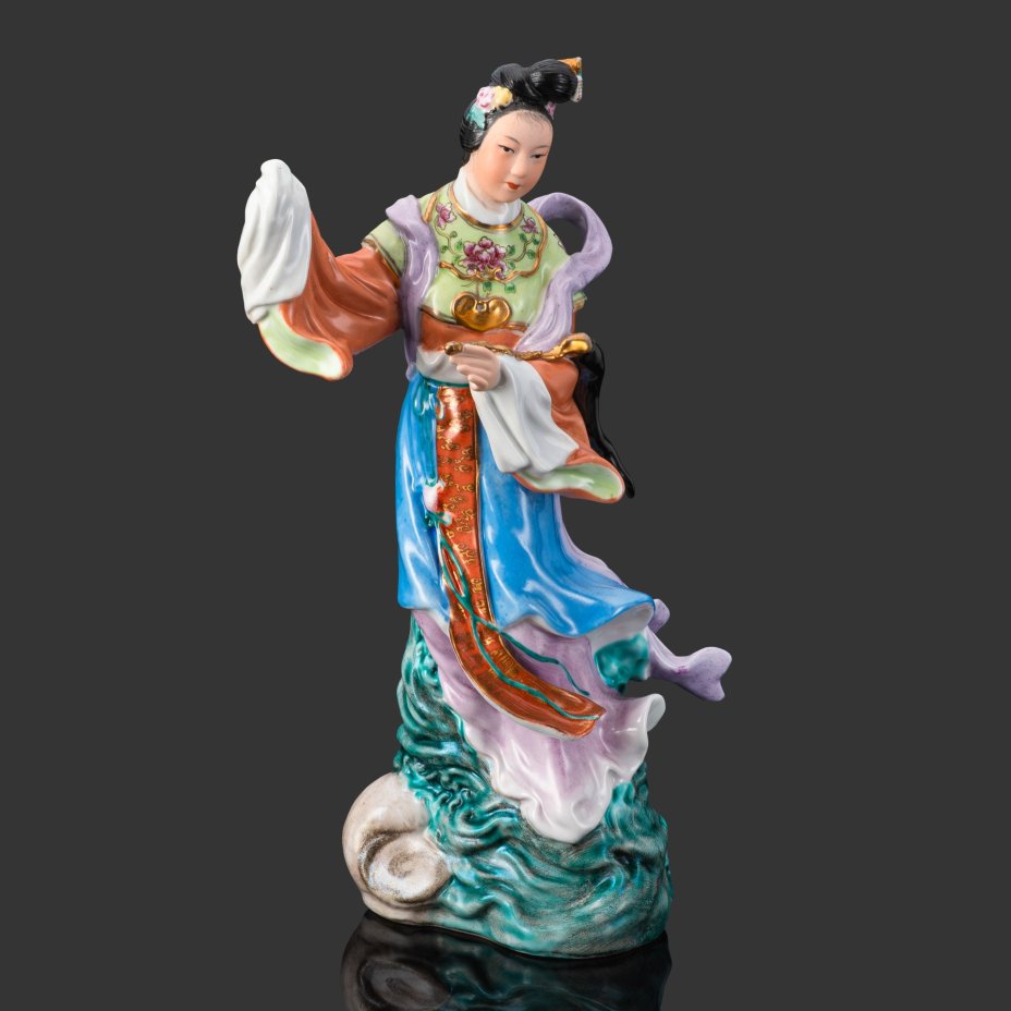 Статуэтка "Небесная китайская красавица на волнах", фарфор, бисквит, роспись, золочение, Китай, 1950-1960 гг.
