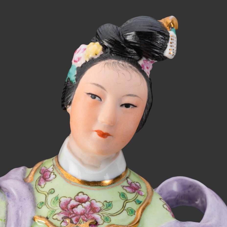 Статуэтка "Небесная китайская красавица на волнах", фарфор, бисквит, роспись, золочение, Китай, 1950-1960 гг.