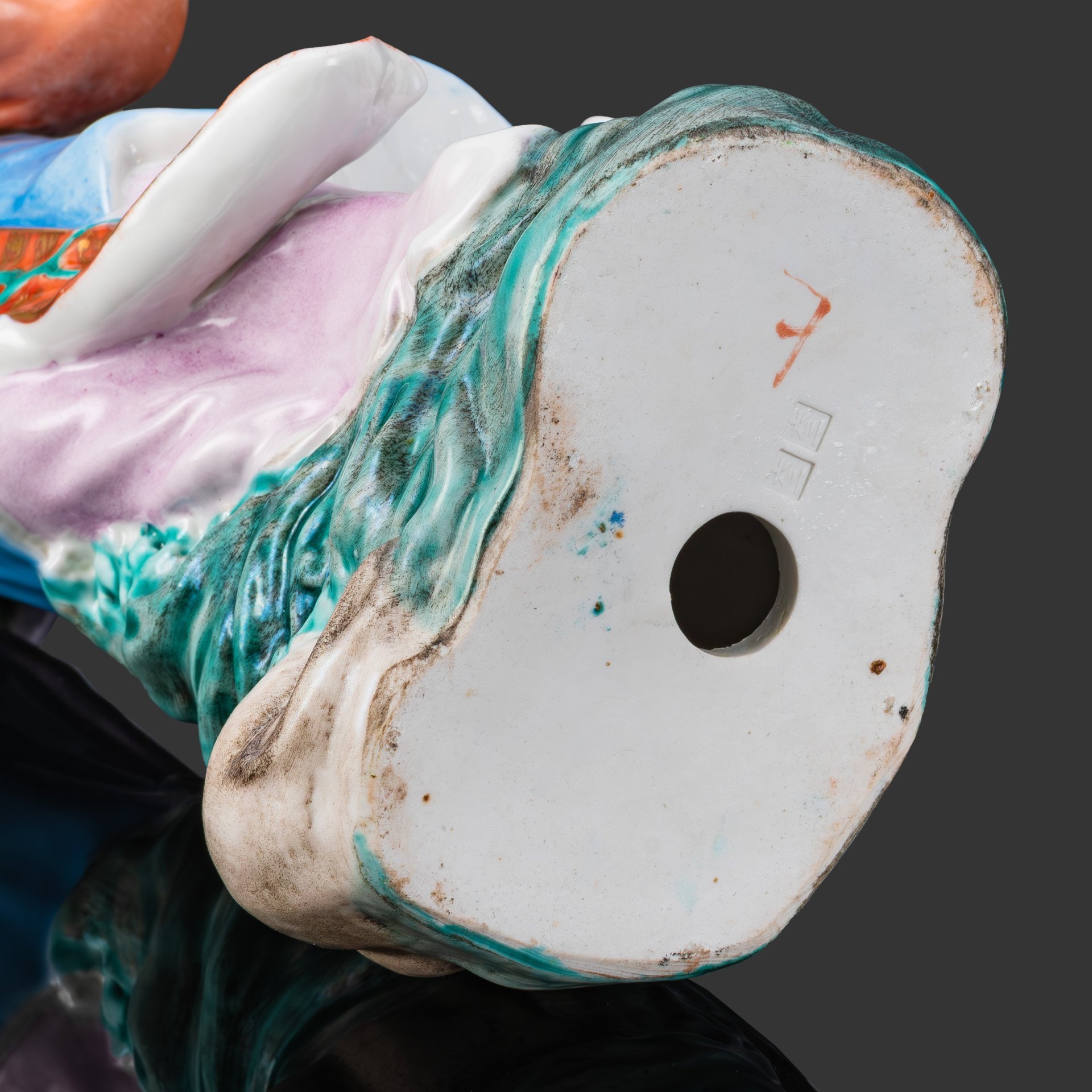 Статуэтка "Небесная китайская красавица на волнах", фарфор, бисквит, роспись, золочение, Китай, 1950-1960 гг.