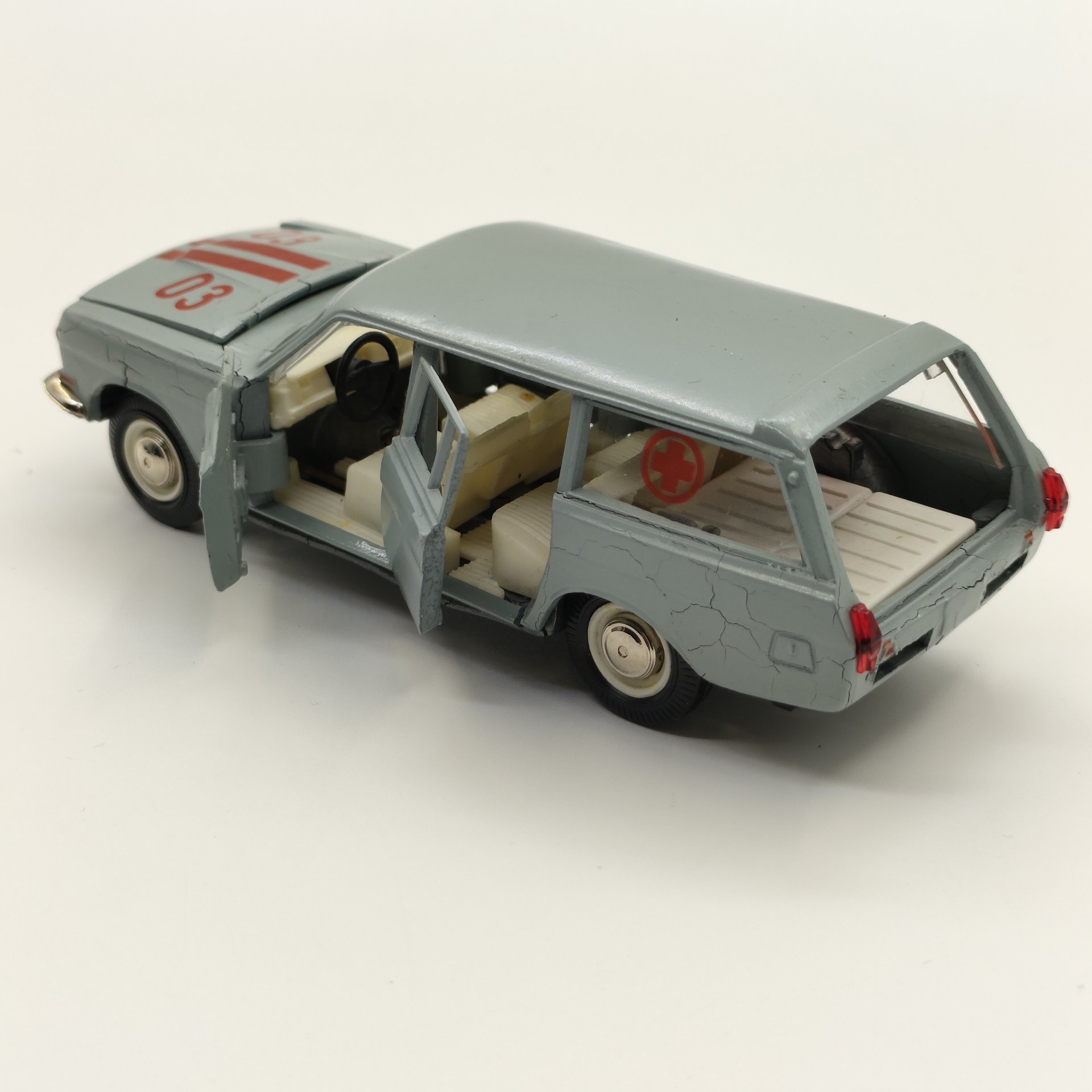 Модель автомобиля "Волга ГАЗ-24-02" (Медслужба)