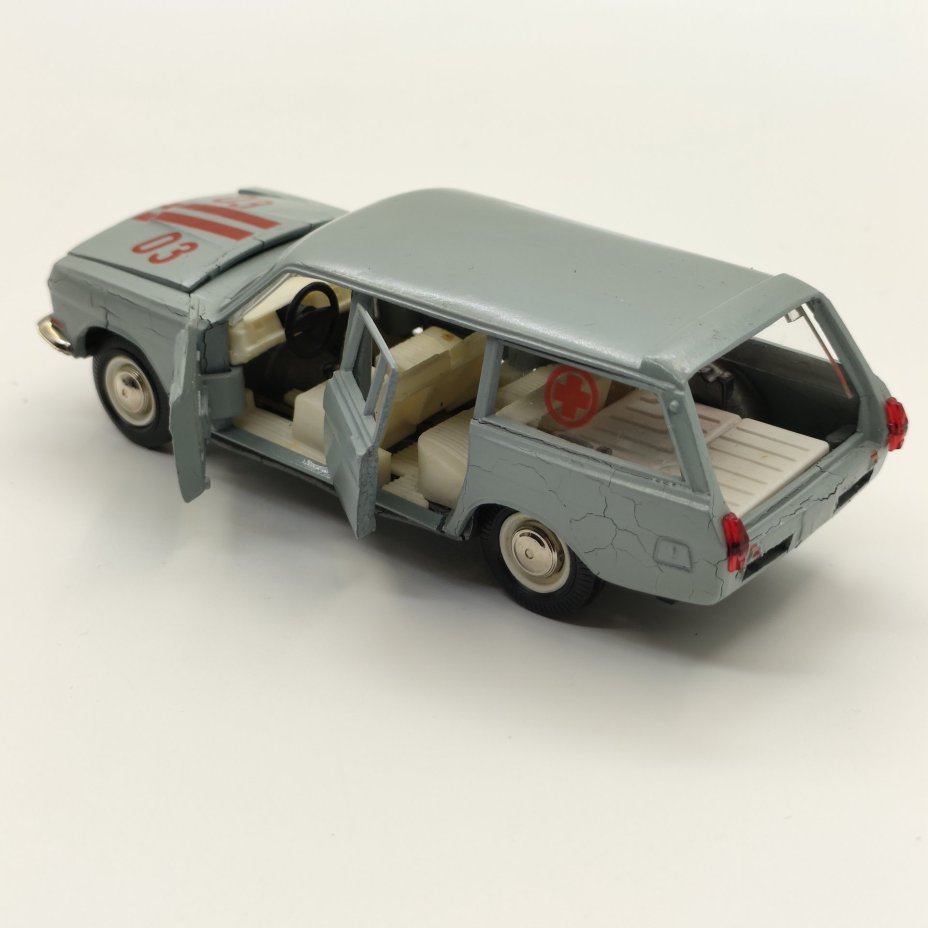 Модель автомобиля "Волга ГАЗ-24-02" (Медслужба)