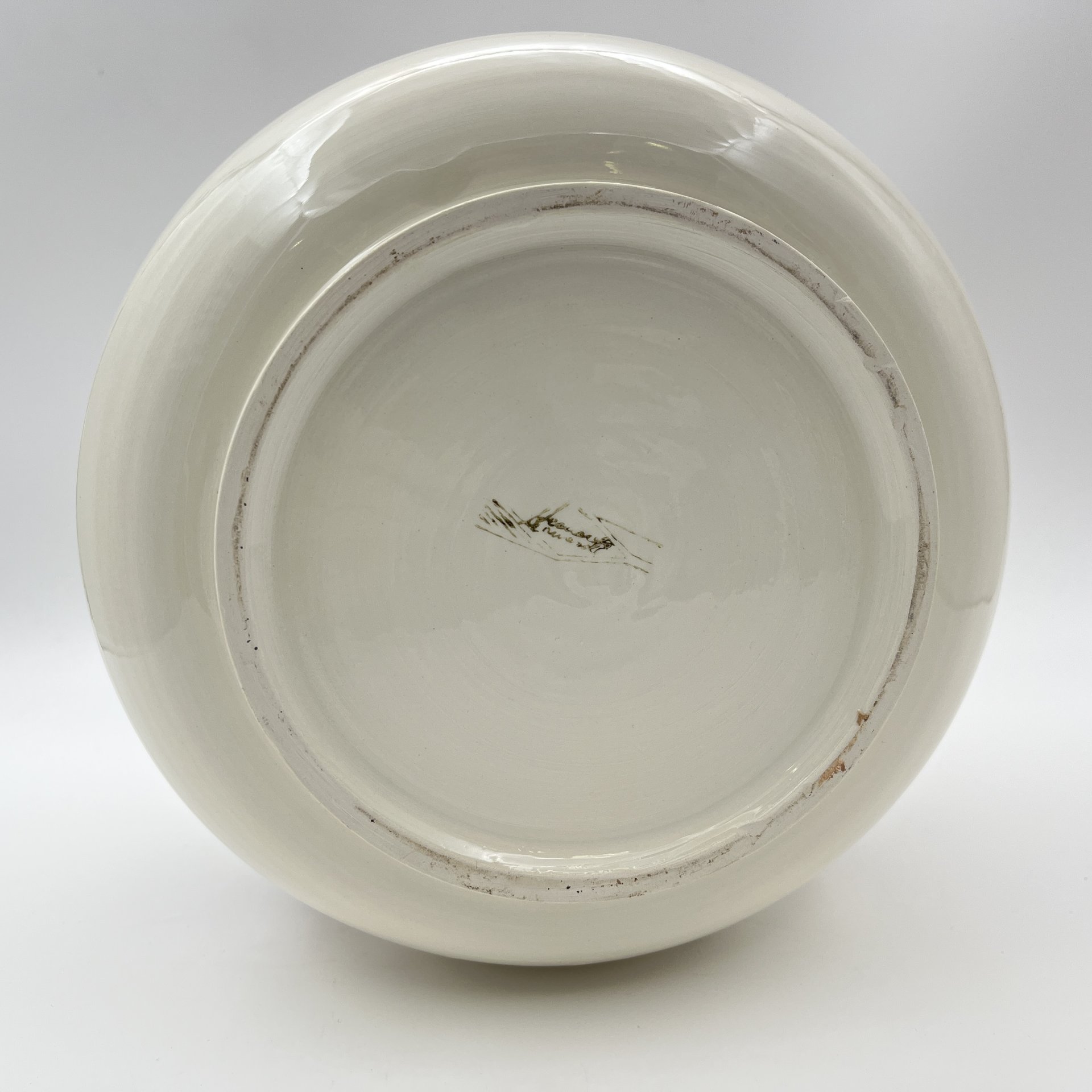 Ваза широкой формы, украшенная растительным декором, фарфор, роспись, Западная Европа, 1960-1980 гг.