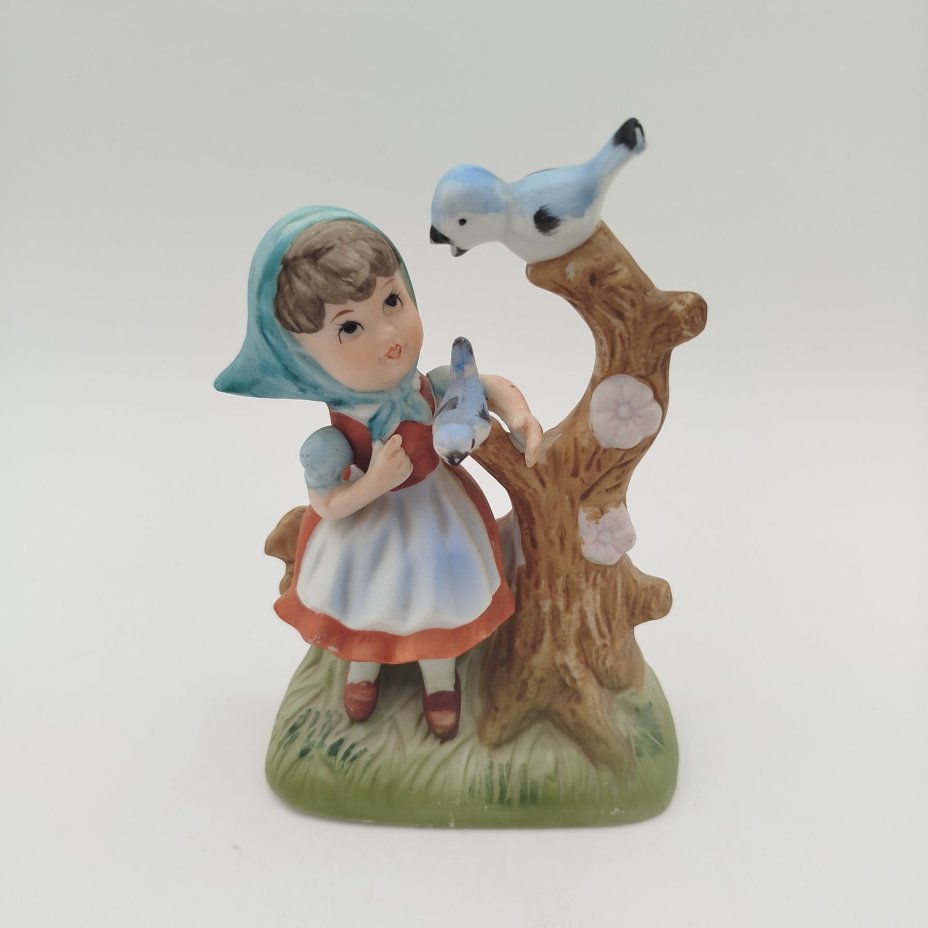 Статуэтка "Девочка с птицами", фирма "Wandertag", фарфор, роспись