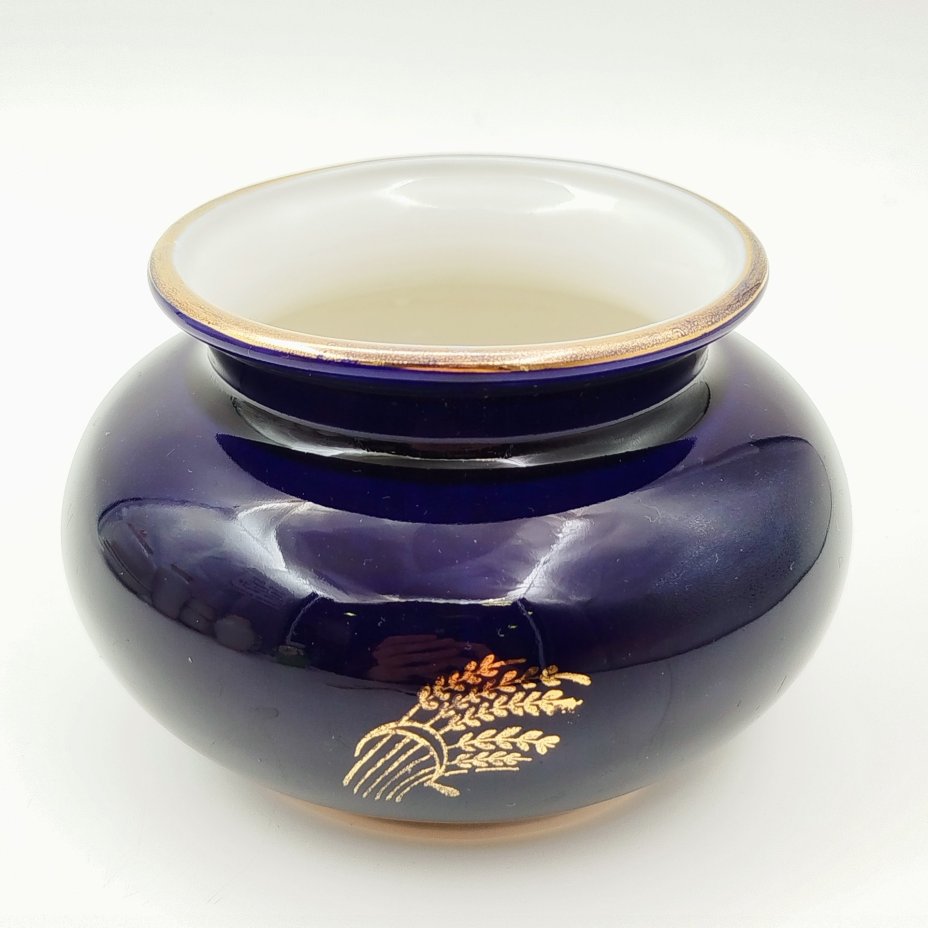 Вазочка с декором в виде колосьев, фарфор, крытье кобальтом, золочение, Ленинградский фарфоровый завод (ЛФЗ), СССР, 1955-1957 гг.