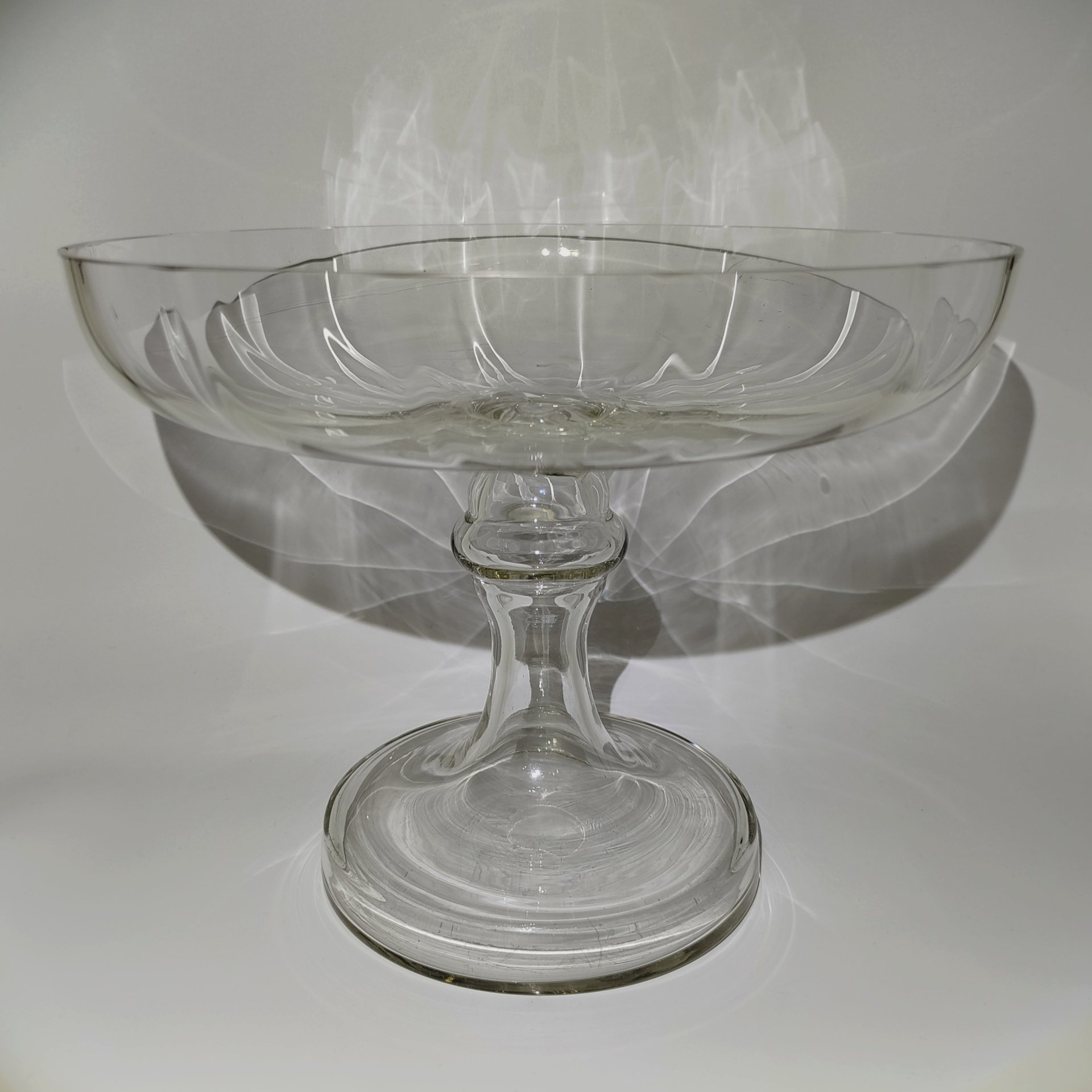 Ваза на ножке (фруктовница), стекло, Российская империя, 1900-1910 гг.