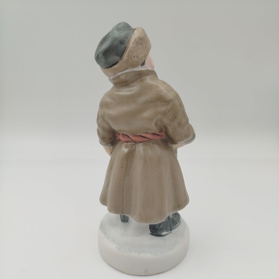 Статуэтка «Мужичок с ноготок», скульптор В.А. Маслов, бисквит, роспись, Первомайский фарфоровый завод (Песочное), СССР, 1950-1960 гг.