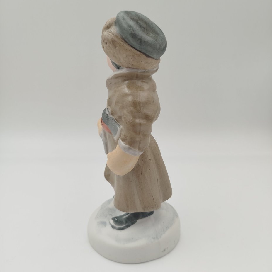 Статуэтка «Мужичок с ноготок», скульптор В.А. Маслов, бисквит, роспись, Первомайский фарфоровый завод (Песочное), СССР, 1950-1960 гг.
