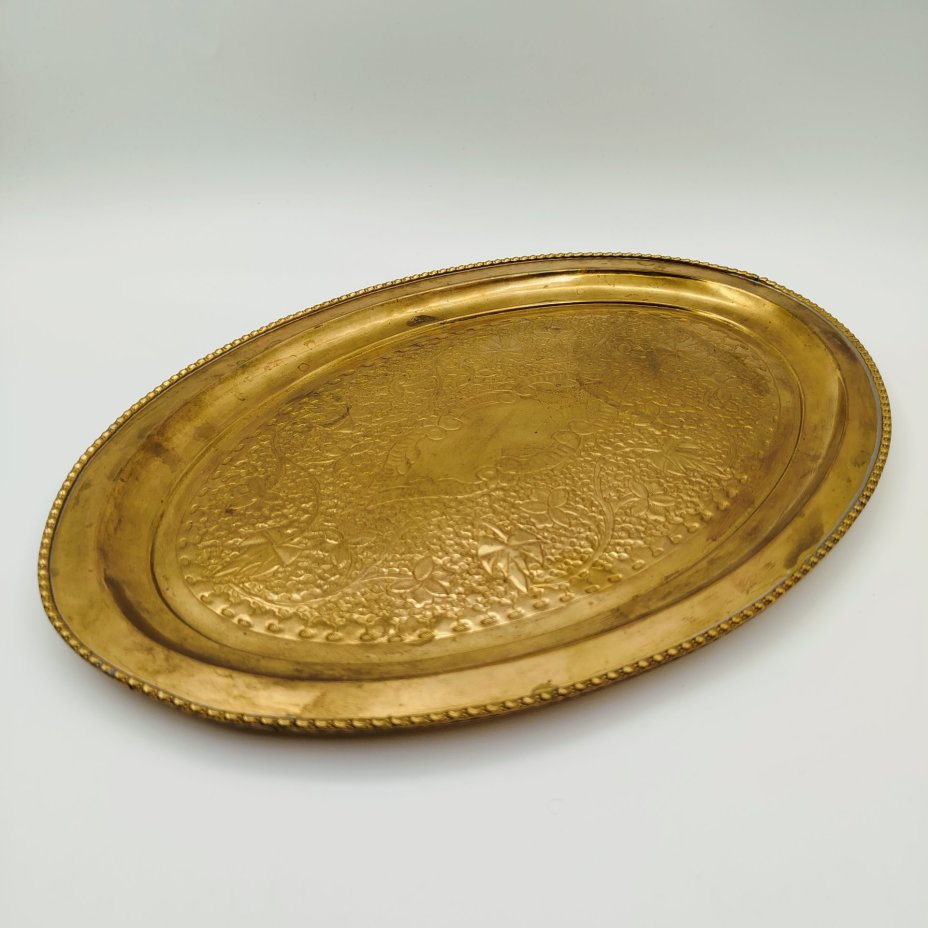 Чайный набор в восточном стиле с рельефным растительным орнаментом, состоящий из кофейника, сахарницы, молочника и подноса