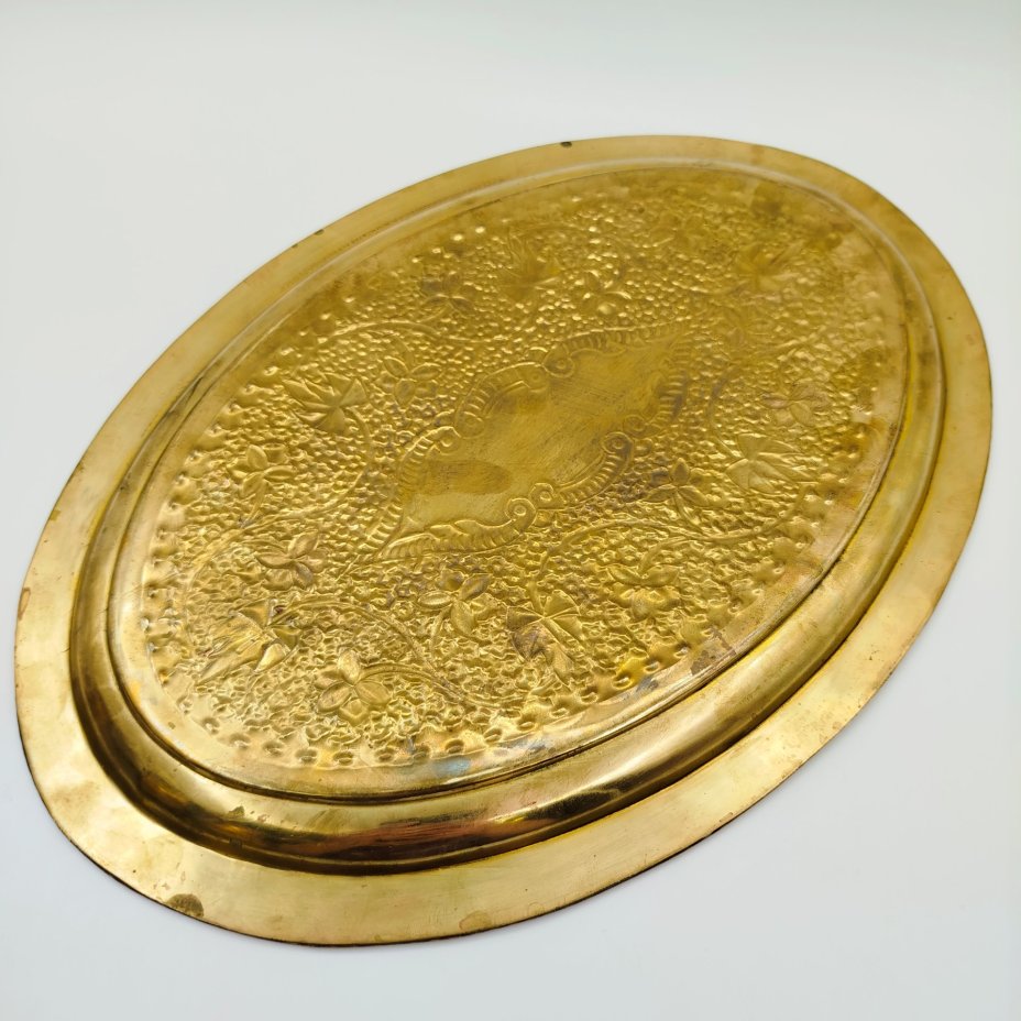 Чайный набор в восточном стиле с рельефным растительным орнаментом, состоящий из кофейника, сахарницы, молочника и подноса