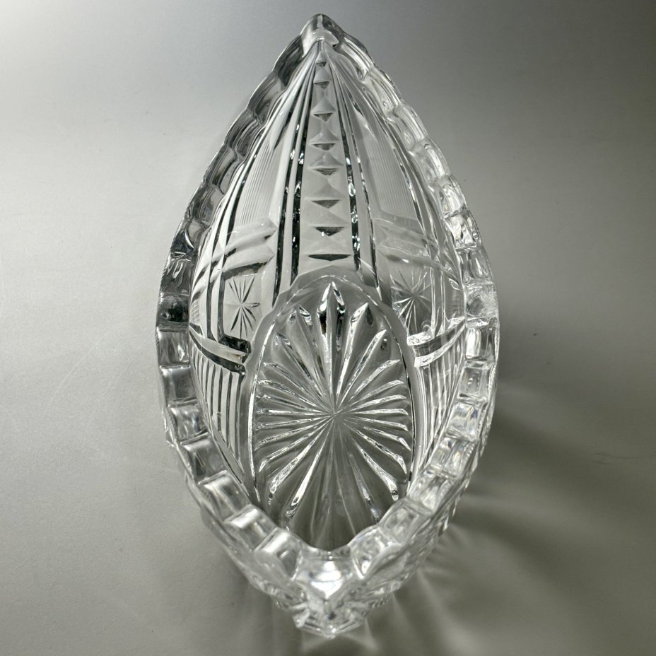 Кофетница в форме ладьи с рельефным декором, хрусталь, СССР, 1980-1990 гг.