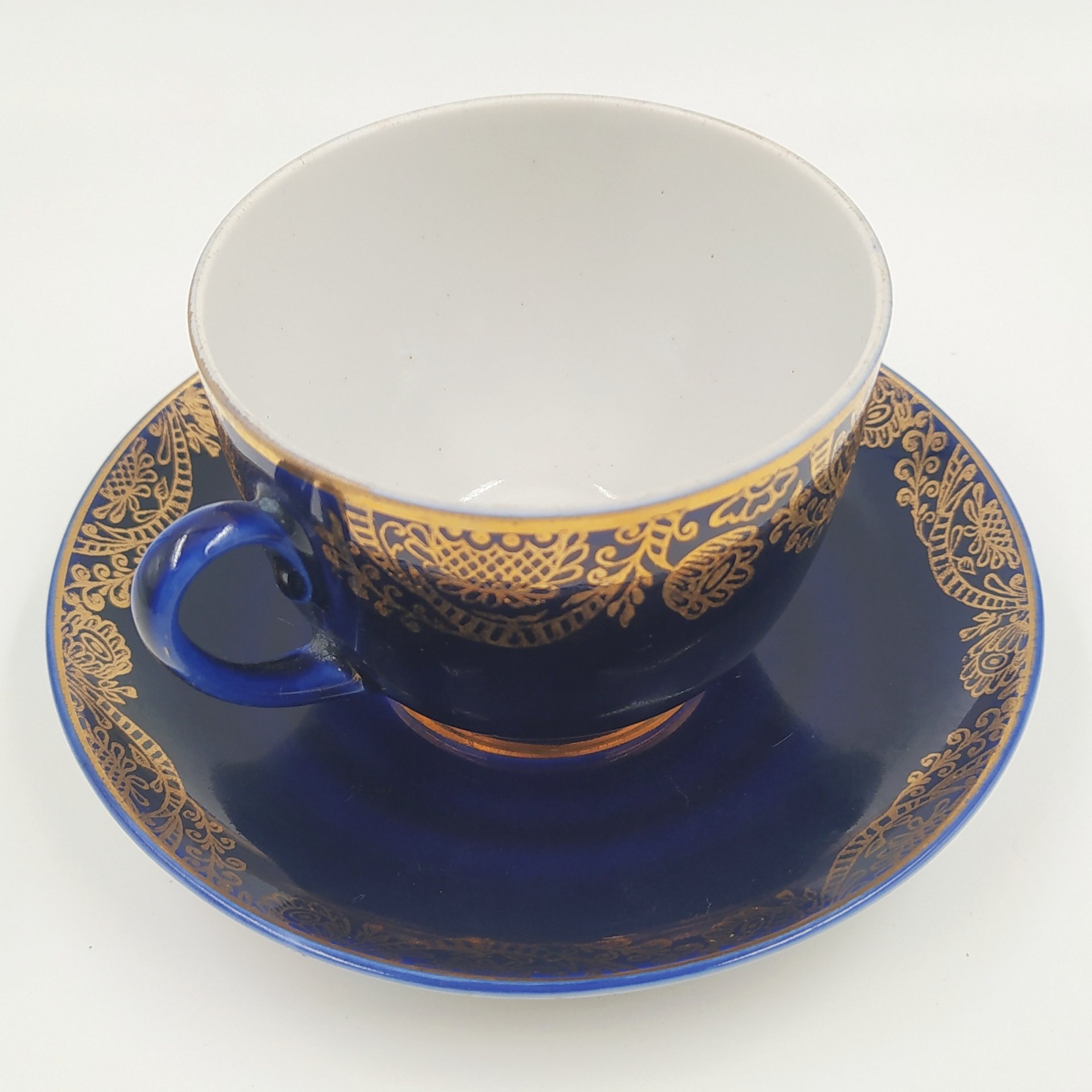 Пара чайная с ажурным орнаментальным декором, фарфор, крытье кобальтом, золочение, Ленинградский фарфоровый завод (ЛФЗ), СССР, 1970-1992 гг.