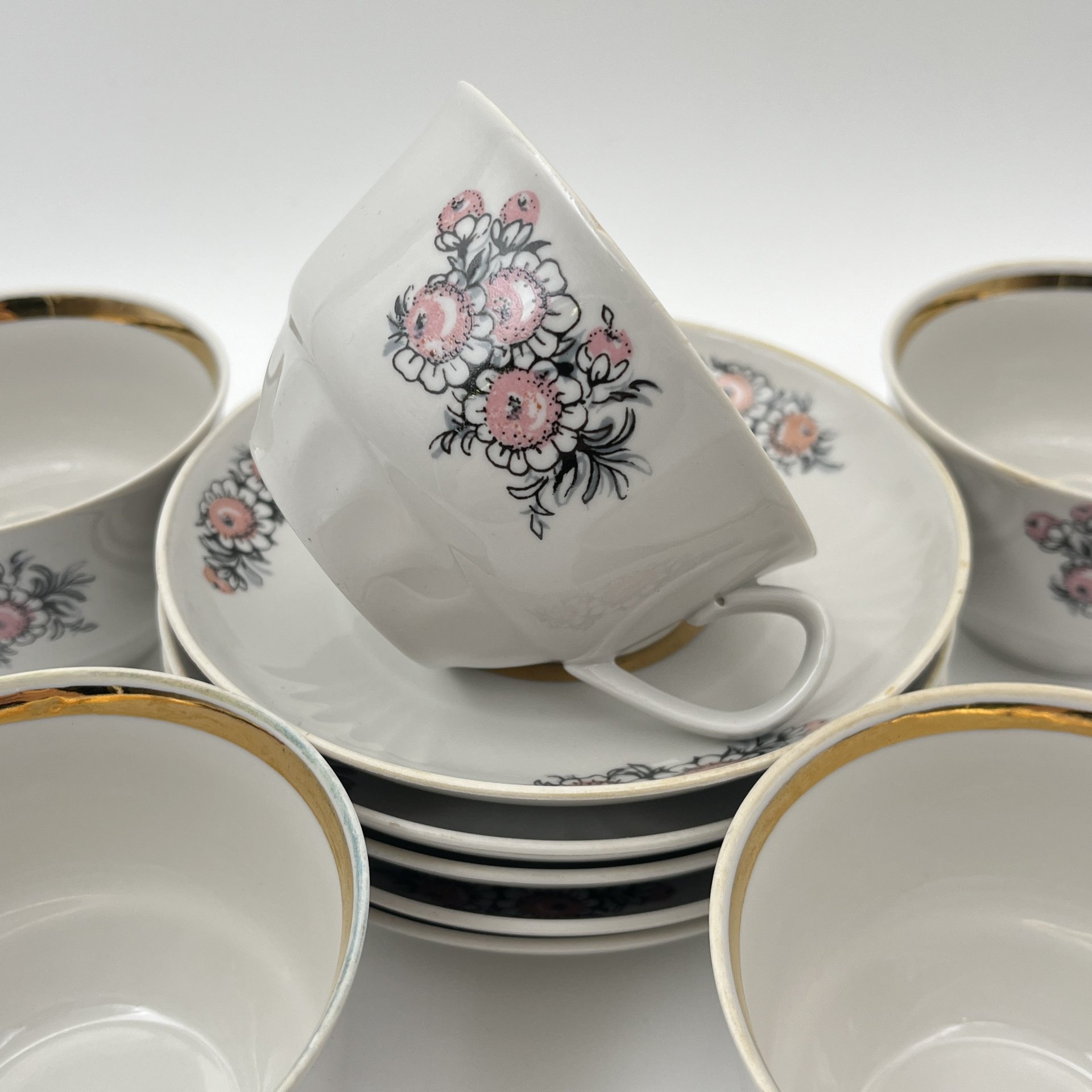Набор из 5-ти чайных пар с цветочным декором, фарфор, деколь, золочение, Рижский фарфорово-фаянсовый завод, СССР, 1970-1980 гг.