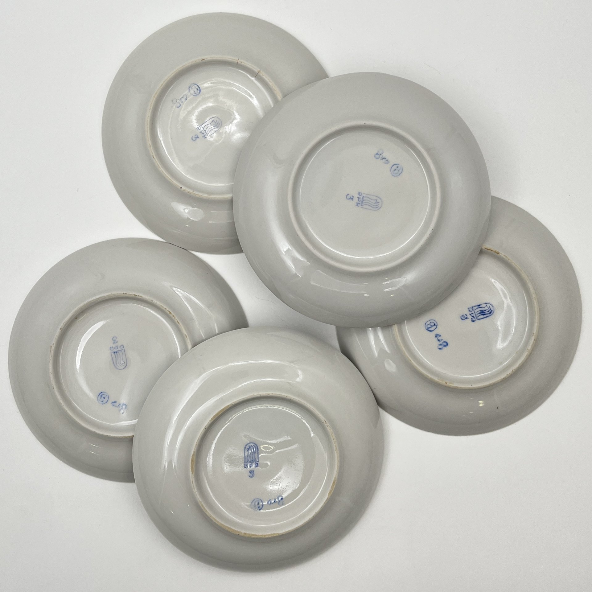 Набор из 5-ти чайных пар с цветочным декором, фарфор, деколь, золочение, Рижский фарфорово-фаянсовый завод, СССР, 1970-1980 гг.