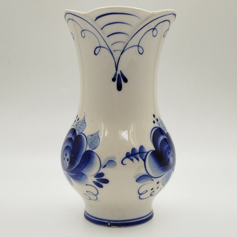 Ваза с цветочным декором