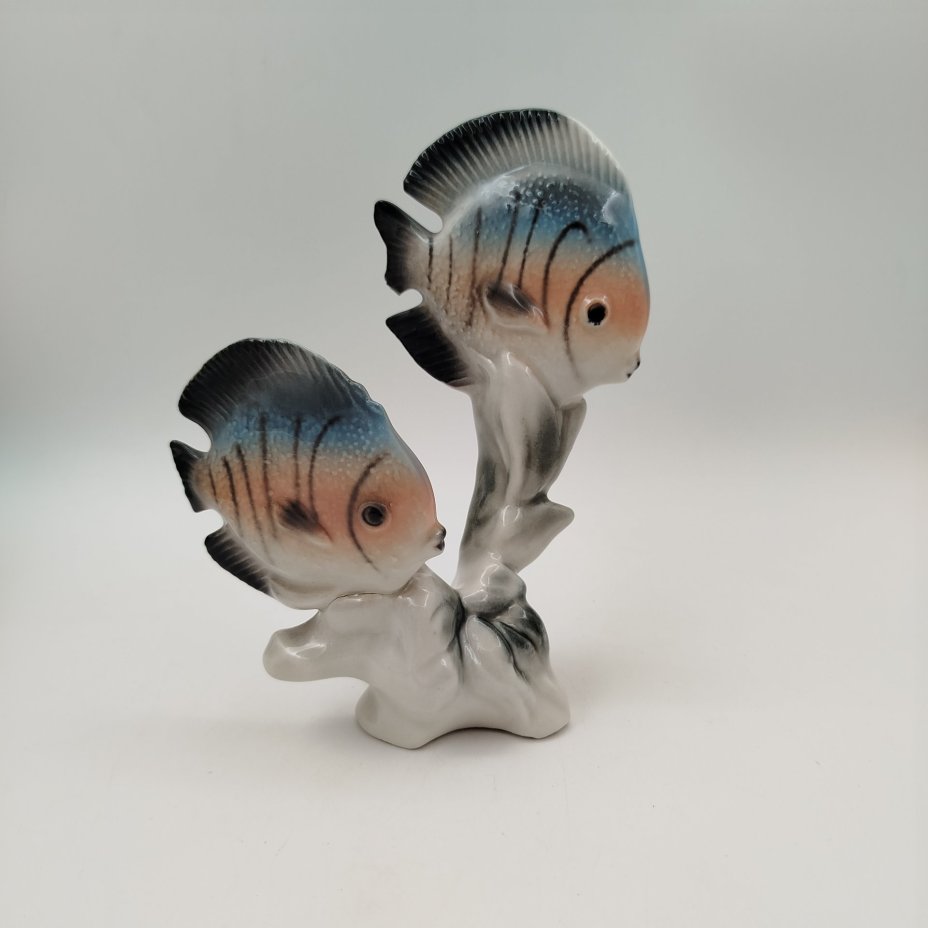 Статуэтка "Рыбки", фарфор, аэрография, Азия, 1980-2000 гг.