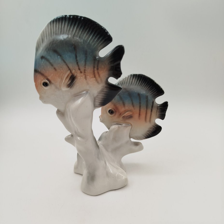 Статуэтка "Рыбки", фарфор, аэрография, Азия, 1980-2000 гг.