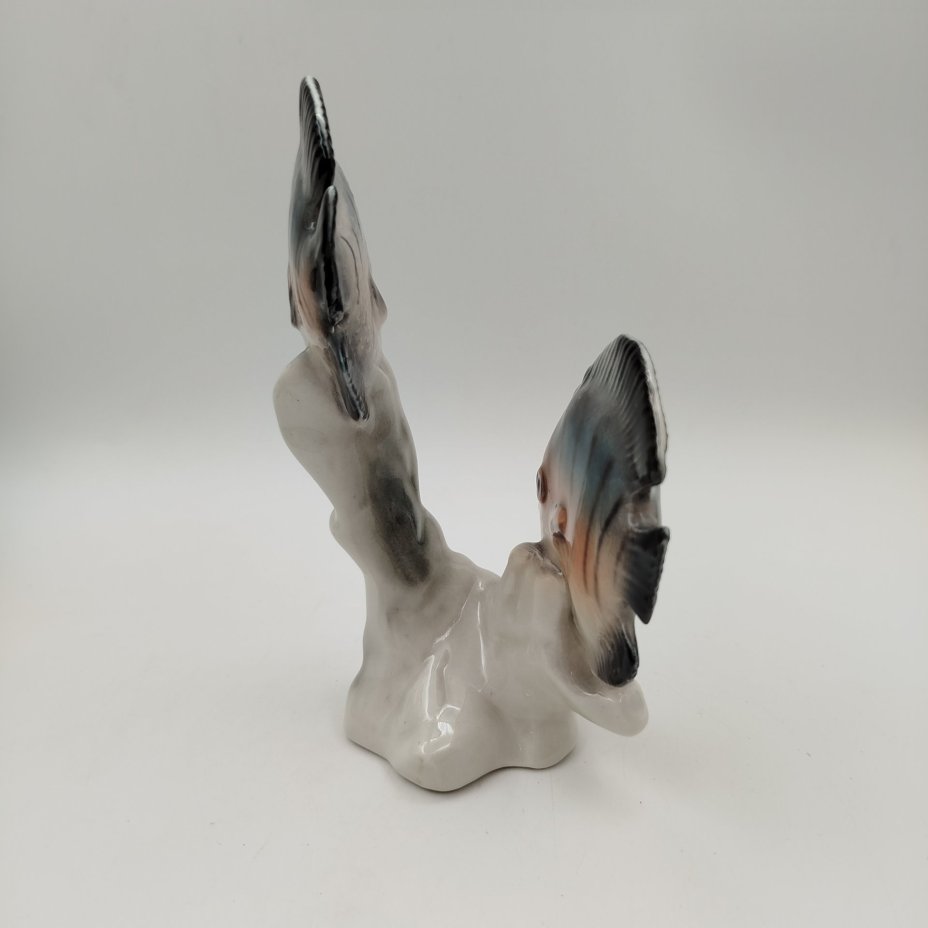 Статуэтка "Рыбки", фарфор, аэрография, Азия, 1980-2000 гг.