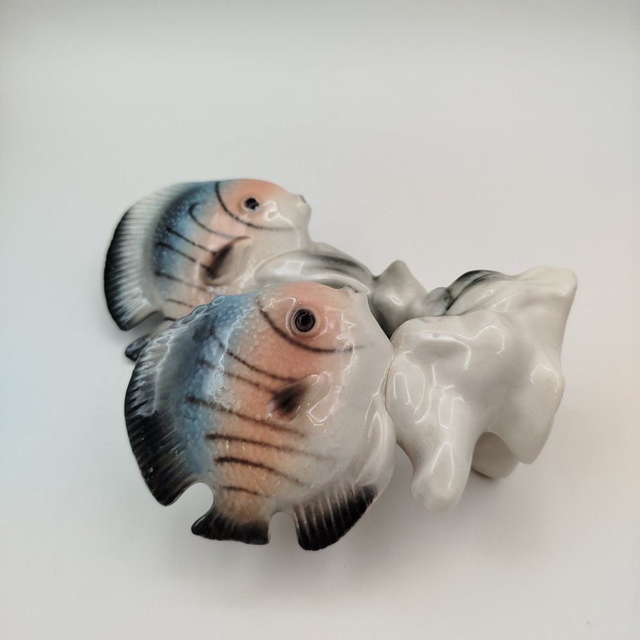 Статуэтка "Рыбки", фарфор, аэрография, Азия, 1980-2000 гг.
