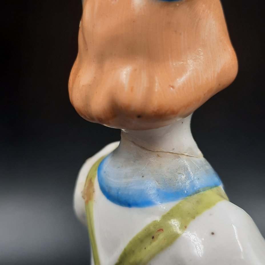 Статуэтка «Девочка с плюшевым мишкой», фарфор, роспись, Мстинский Райпромкомбинат, СССР, 1950-1970 гг.