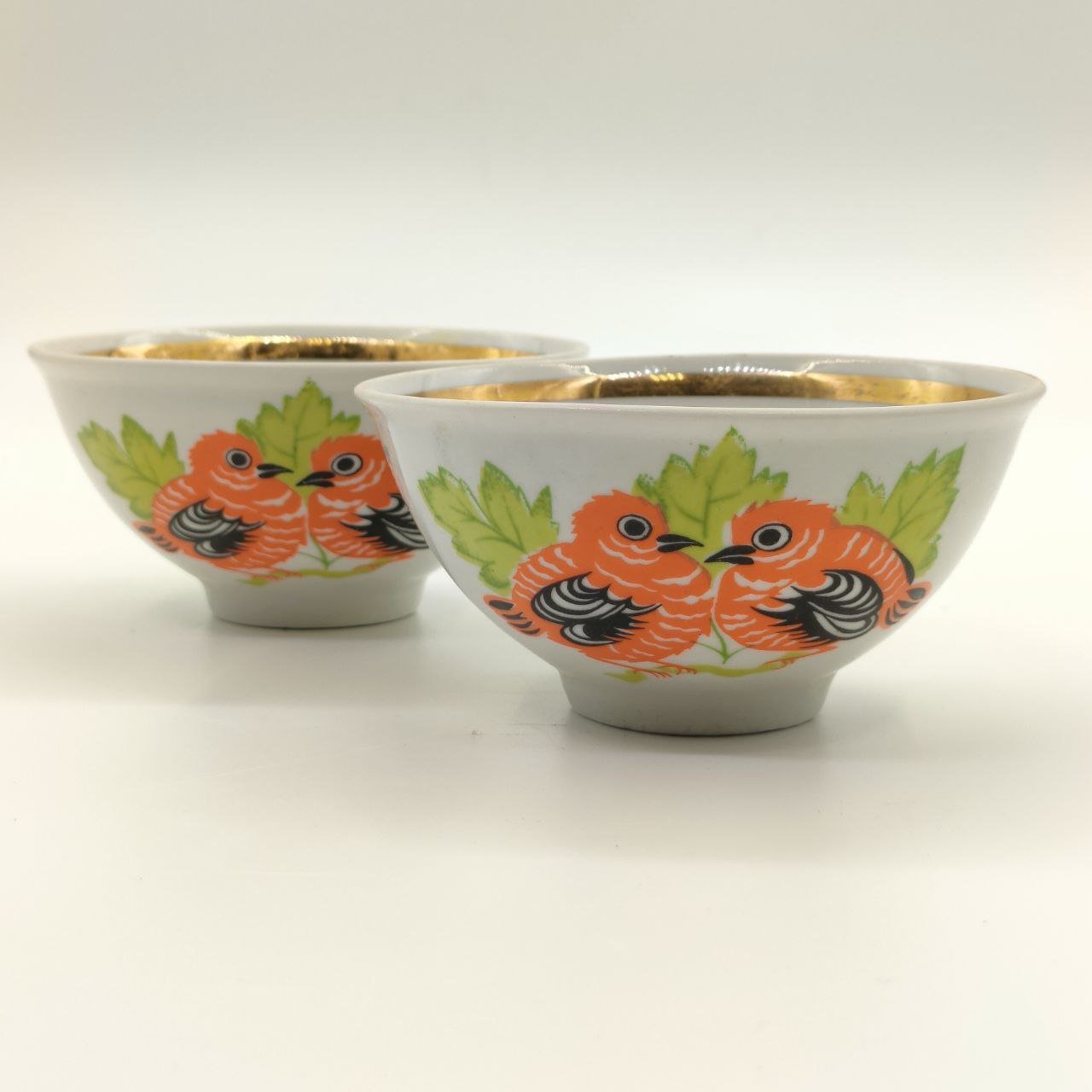 Пара пиал с орнитологическим декором, фарфор, деколь, золочение, Самаркандский фарфоровый завод, СССР, 1972-1982 гг.