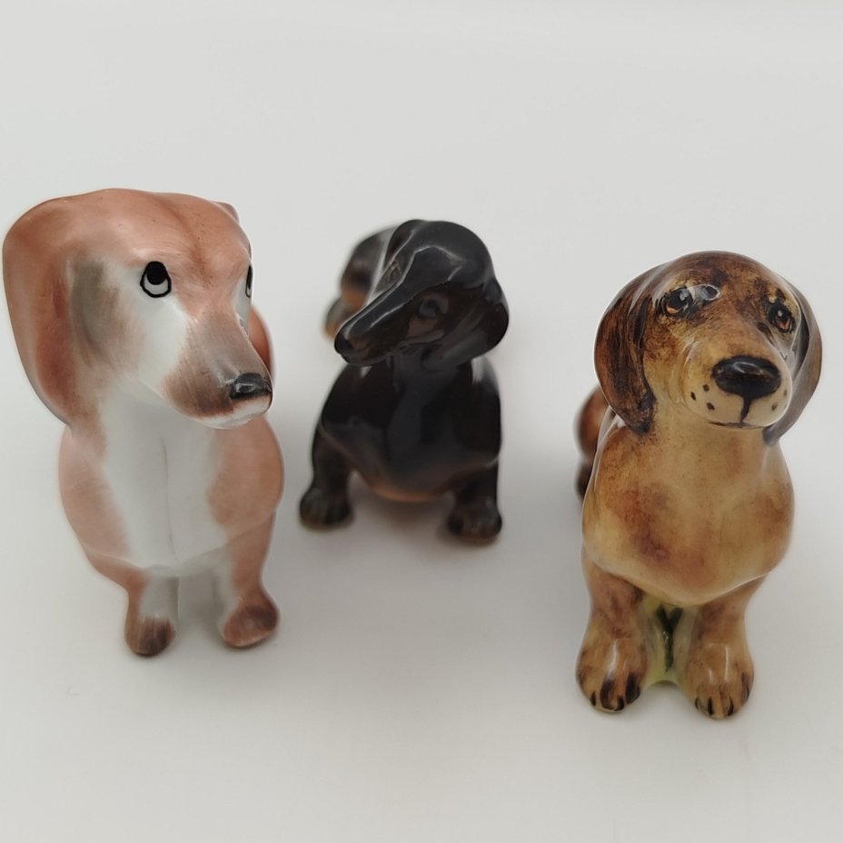 Статуэтки "Таксы" (3 шт.), фарфор, фаянс, роспись, Европа, 1970-1990 гг.