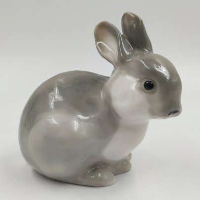 Статуэтка "Заяц", скульптор Л.С. Разумовский, фарфор, роспись, Ленинградский завод фарфоровых изделий (ЛЗФИ), СССР, 1956-1967 гг.