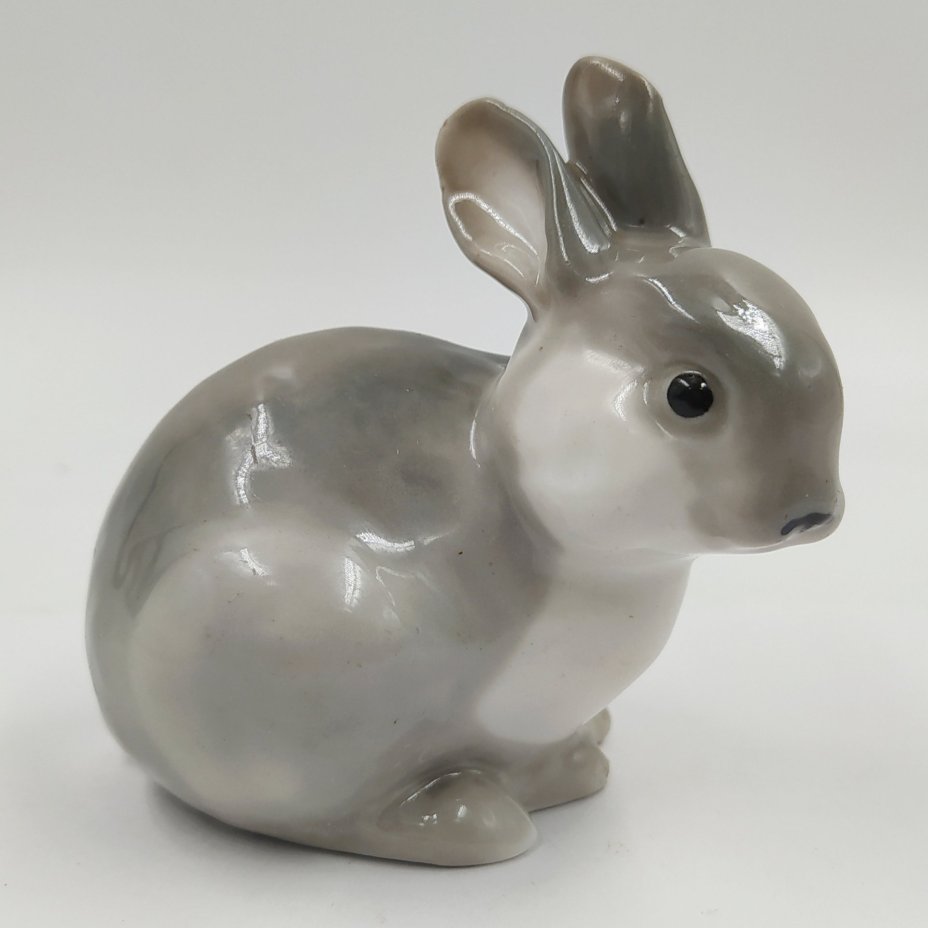 Статуэтка "Заяц", скульптор Л.С. Разумовский, фарфор, роспись, Ленинградский завод фарфоровых изделий (ЛЗФИ), СССР, 1956-1967 гг.