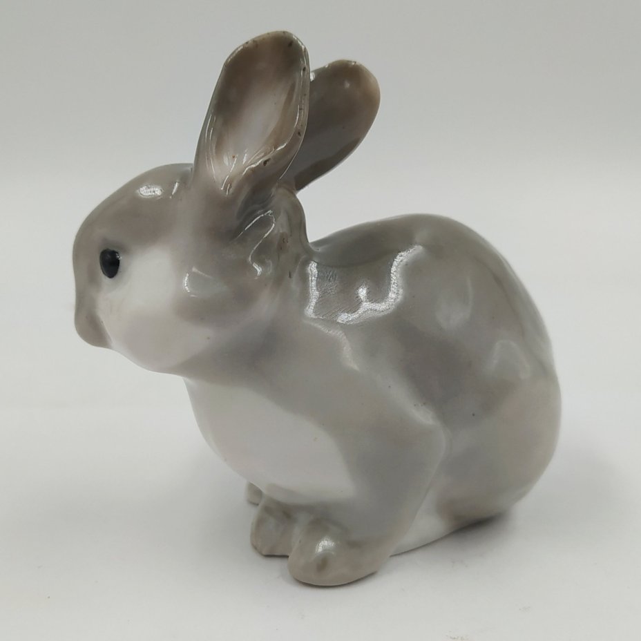 Статуэтка "Заяц", скульптор Л.С. Разумовский, фарфор, роспись, Ленинградский завод фарфоровых изделий (ЛЗФИ), СССР, 1956-1967 гг.