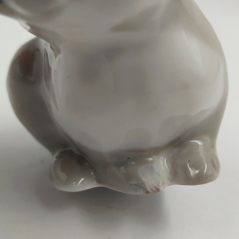 Статуэтка "Заяц", скульптор Л.С. Разумовский, фарфор, роспись, Ленинградский завод фарфоровых изделий (ЛЗФИ), СССР, 1956-1967 гг.