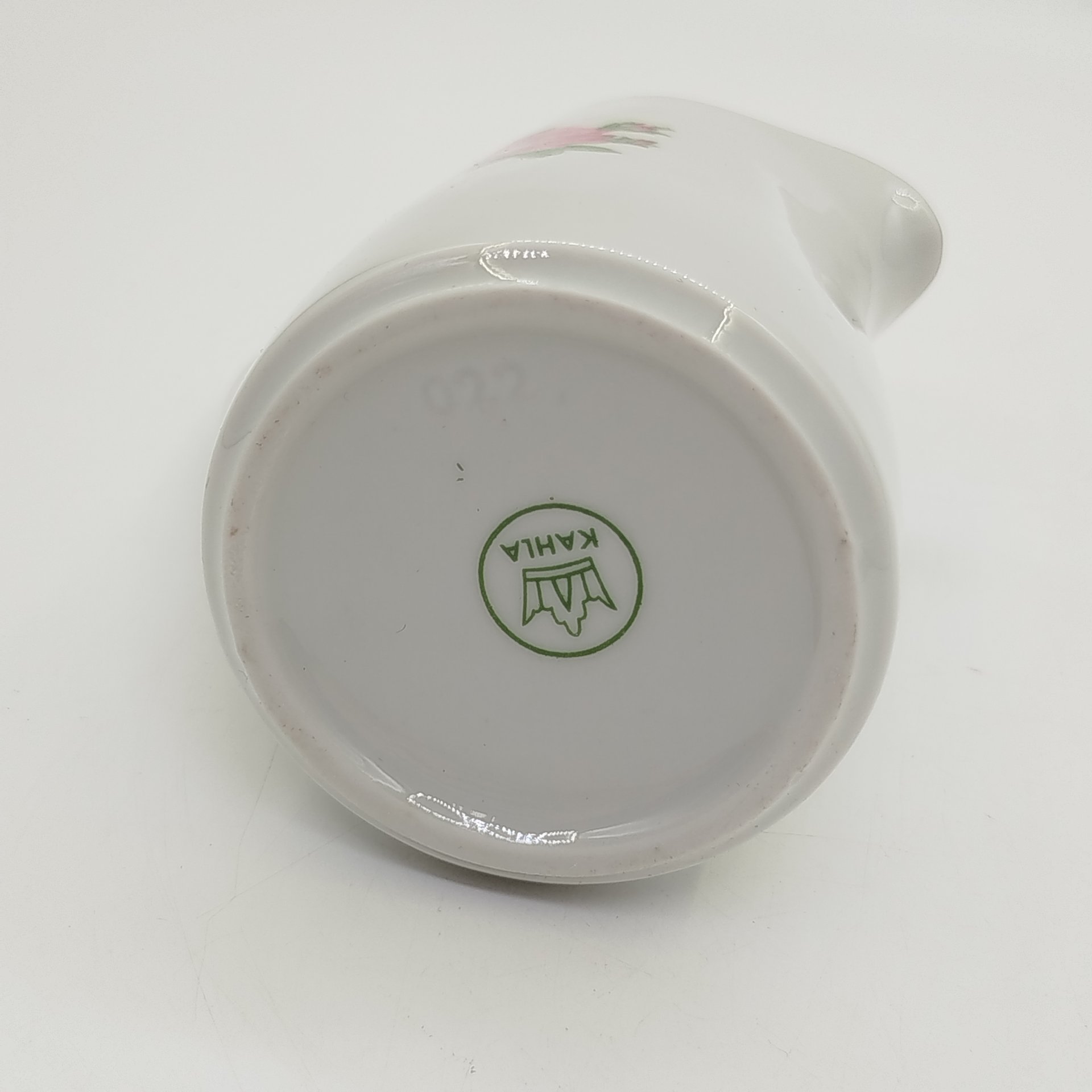 Молочник, украшенный изображением розы