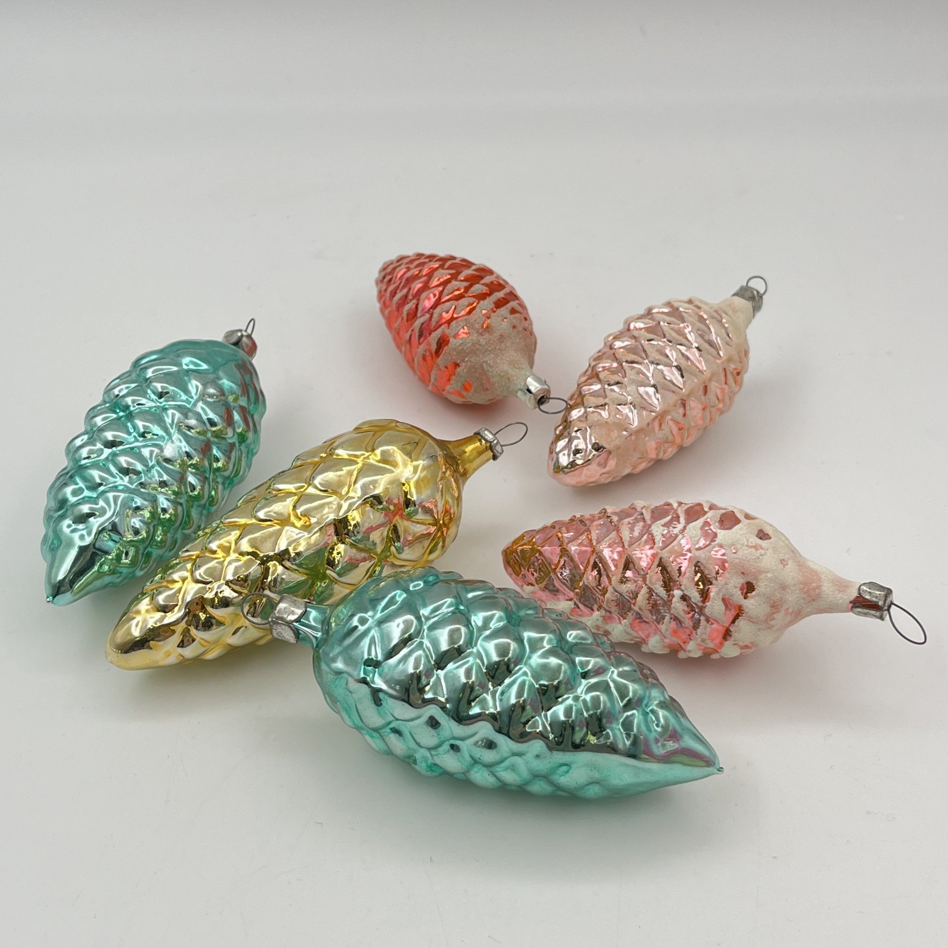 Набор винтажных ёлочных игрушек "Шишки" (6 шт.), стекло, краска, металл, СССР, 1950-1980 гг.