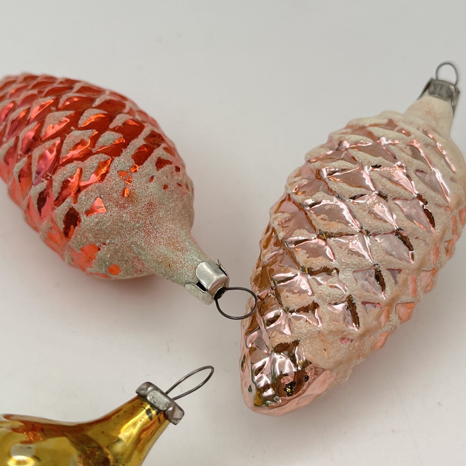 Набор винтажных ёлочных игрушек "Шишки" (6 шт.), стекло, краска, металл, СССР, 1950-1980 гг.