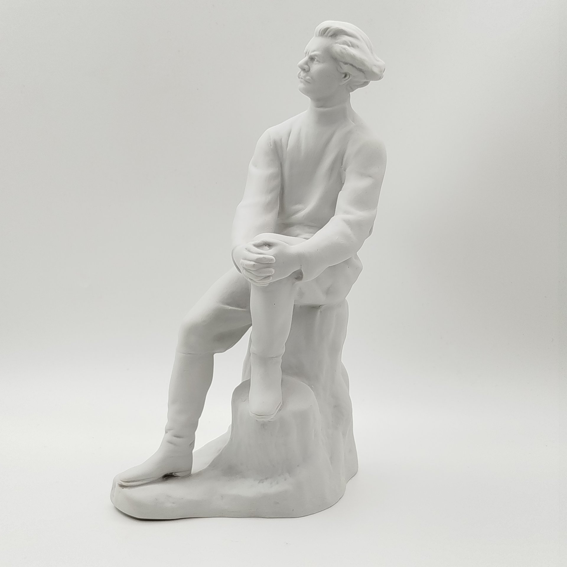 Статуэтка "Максим Горький", автор В.Г. Стамов,, бисквит, Ленинградский фарфоровый завод (ЛФЗ), СССР, 1950-1960 гг.