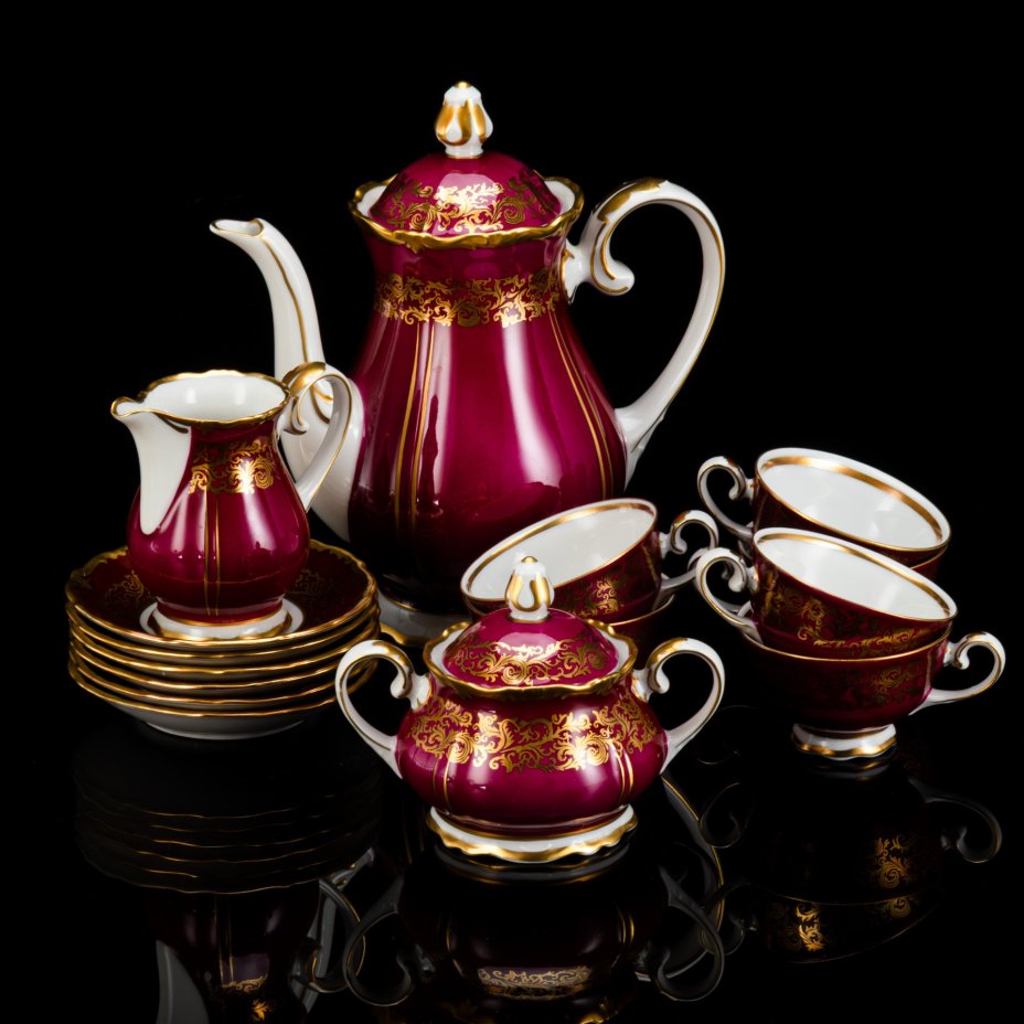 Сервиз кофейный пурпурного цвета с золотистым растительным декором, на 6 персон (15 предметов), фарфор, крытье, золочение, Reichenbach (Райхенбах), ГДР, 1968-1990 гг.