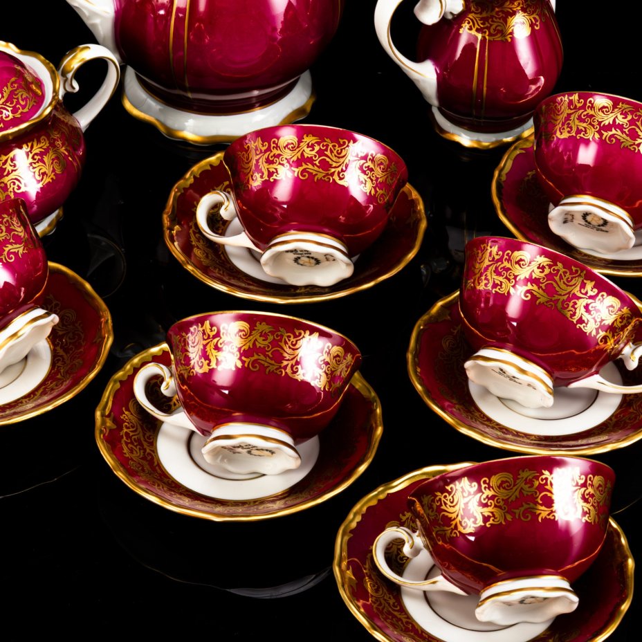 Сервиз кофейный пурпурного цвета с золотистым растительным декором, на 6 персон (15 предметов), фарфор, крытье, золочение, Reichenbach (Райхенбах), ГДР, 1968-1990 гг.