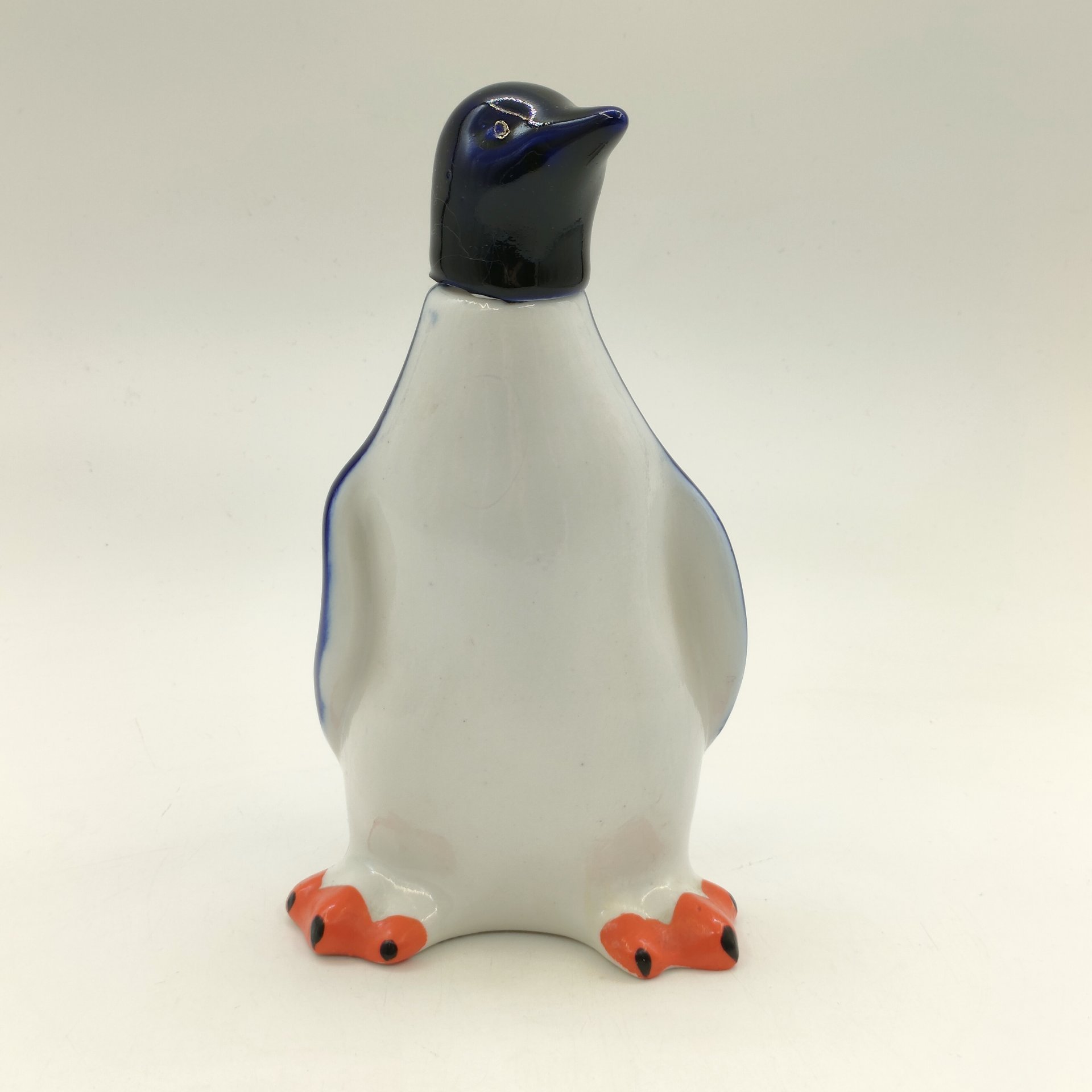 Штоф "Пингвин", скульптор Н.А. Кольцов, фарфор, кобальт, роспись, Ленинградский фарфоровый завод (ЛФЗ), СССР, 1963 г.