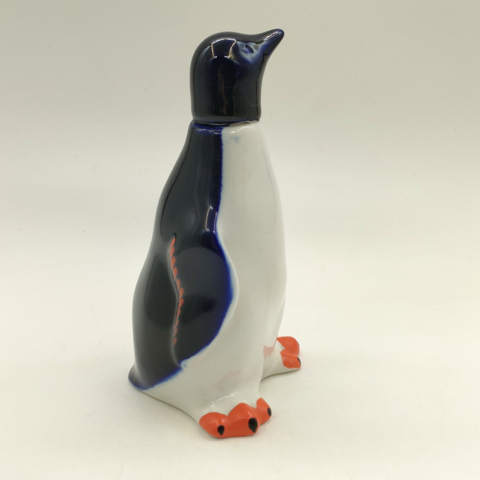 Штоф "Пингвин", скульптор Н.А. Кольцов, фарфор, кобальт, роспись, Ленинградский фарфоровый завод (ЛФЗ), СССР, 1963 г.