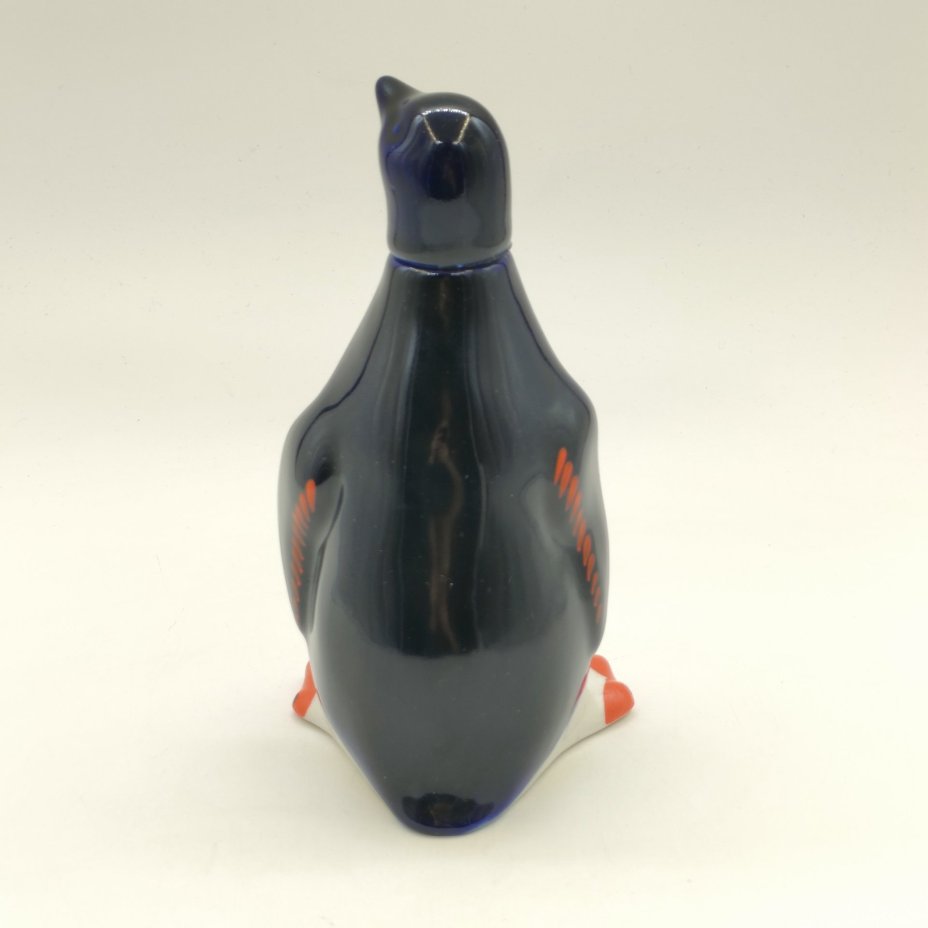 Штоф "Пингвин", скульптор Н.А. Кольцов, фарфор, кобальт, роспись, Ленинградский фарфоровый завод (ЛФЗ), СССР, 1963 г.