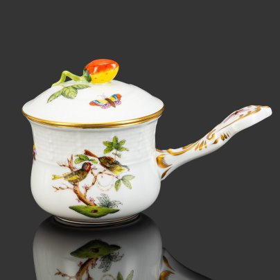 Чашка для десерта (крем-брюле), украшенная изображением птиц и бабочек, декор "Rothschild", фарфор, роспись, золочение, Herend (Херенд), Венгрия, 1960-1990 гг.