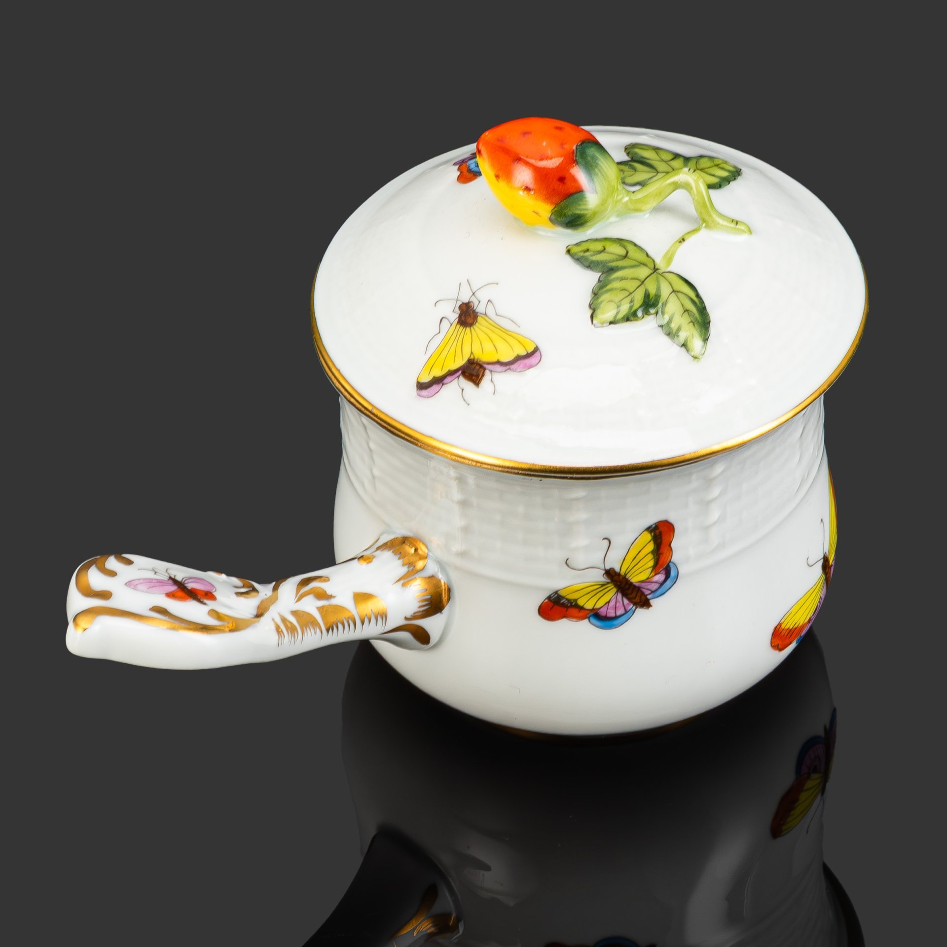Чашка для десерта (крем-брюле), украшенная изображением птиц и бабочек, декор "Rothschild", фарфор, роспись, золочение, Herend (Херенд), Венгрия, 1960-1990 гг.