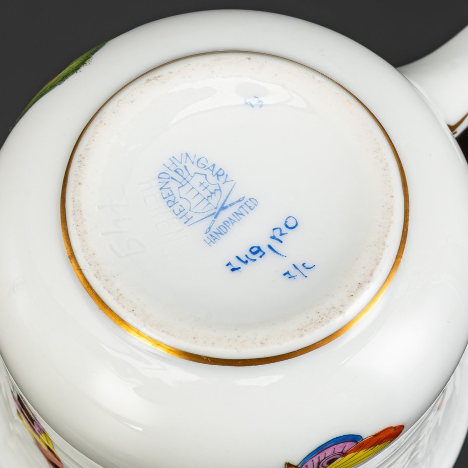 Чашка для десерта (крем-брюле), украшенная изображением птиц и бабочек, декор "Rothschild", фарфор, роспись, золочение, Herend (Херенд), Венгрия, 1960-1990 гг.