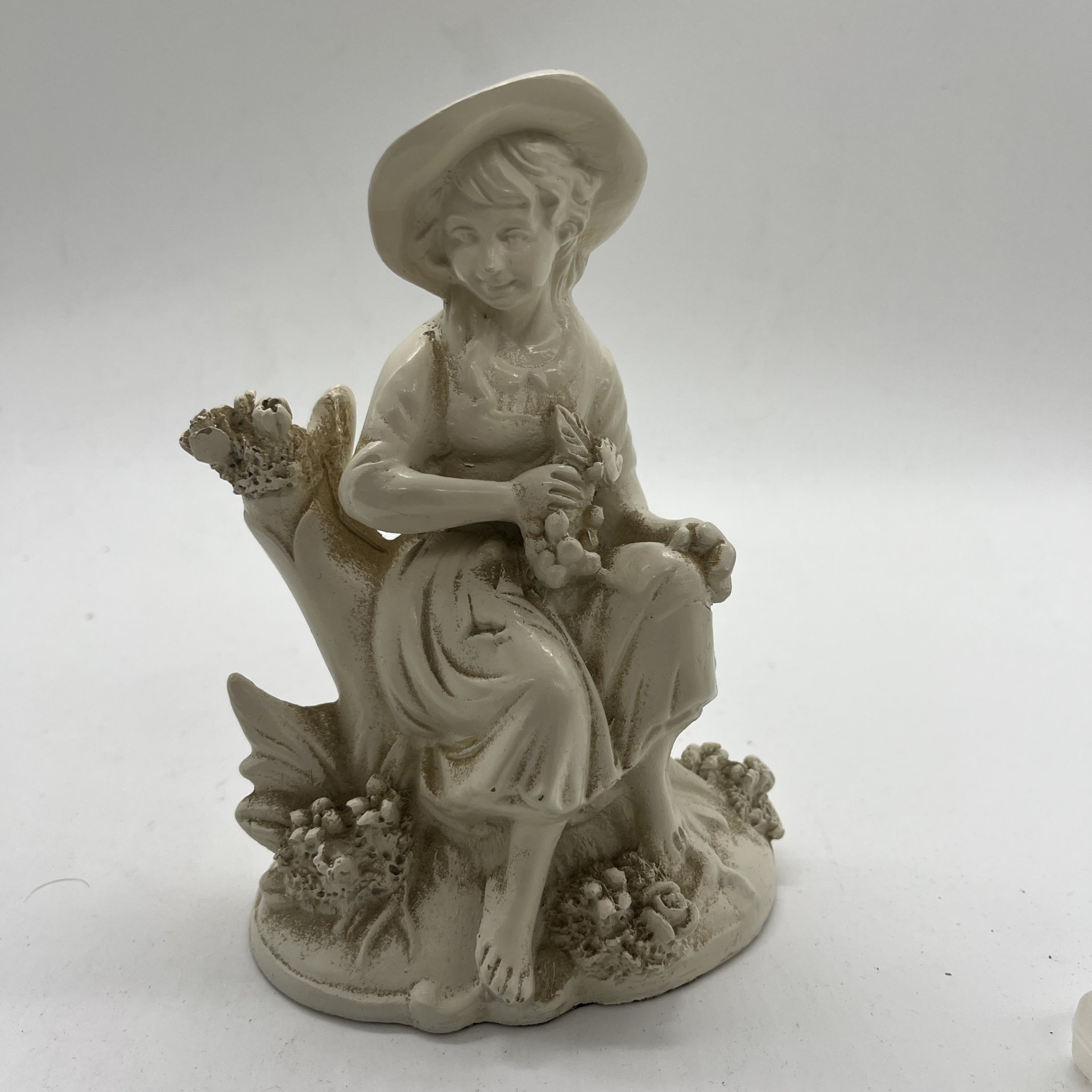 Статуэтка "Цветочница", композитный материал, Азия, 1990-2010 гг.