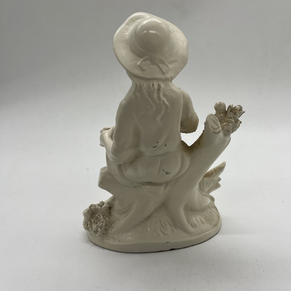 Статуэтка "Цветочница"