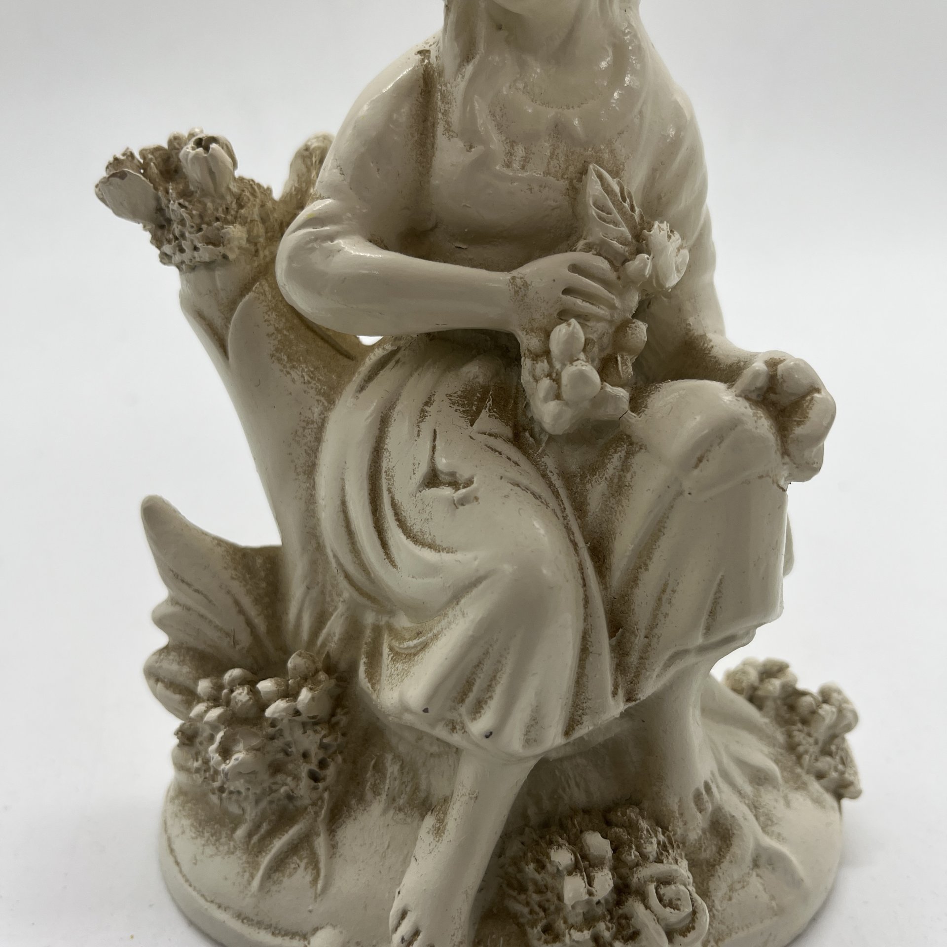 Статуэтка "Цветочница", композитный материал, Азия, 1990-2010 гг.